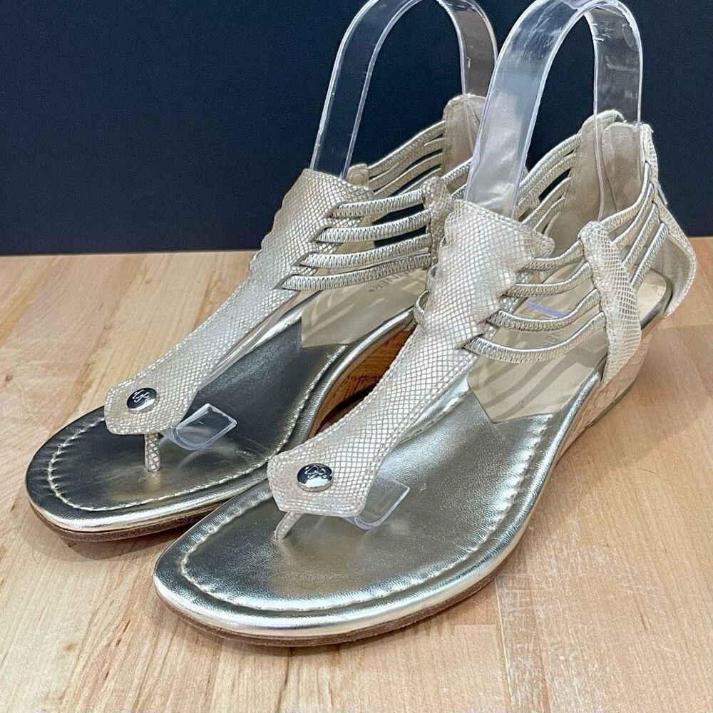Donald J. Pliner DYNA Gold Metallic Wedge Sandals. 9M.